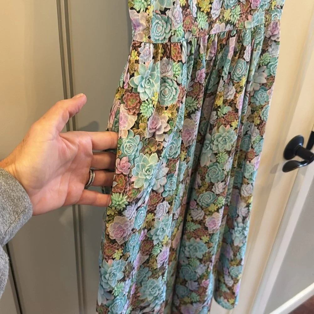 RetroLicious sleeveless dress with beautiful succulent pattern! 🪴 - Picture 5 of 7